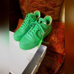 Air Force 1 07' low men size 10.5 (43.5)